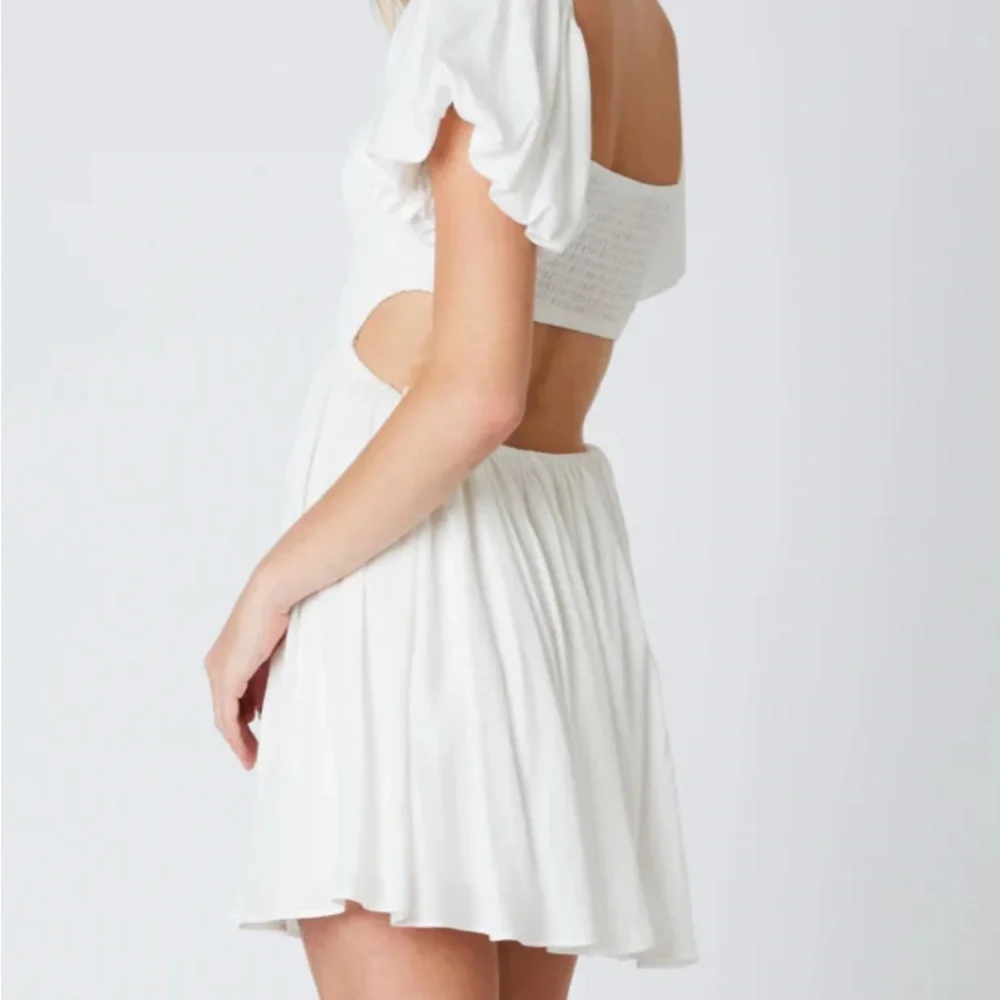 The Impeccable Pig White Puff Sleeve Sundress - Picture 2 of 3